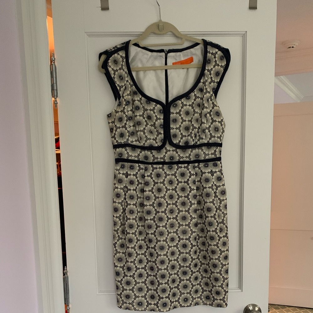 Cynthia Steffe size 8 sleeveless, knee length cream dress w/navy embroidery